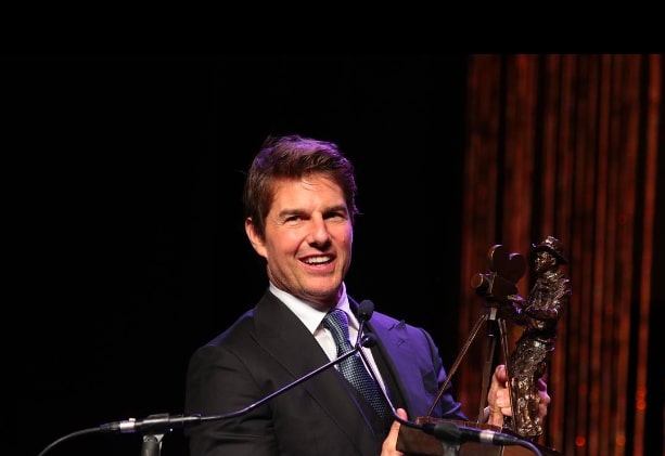 tom-cruise-getting-cosy-with-russian-socialite-who-has-a-$1m-handbag-collection