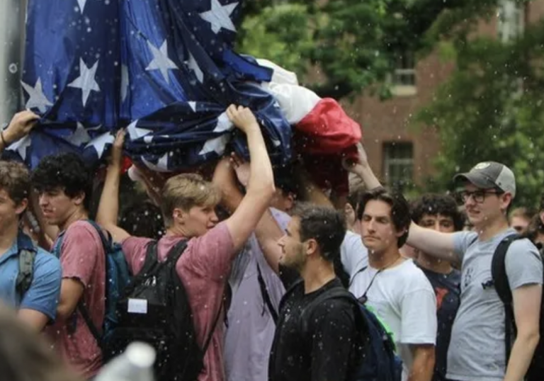 frat-boys-receive-$319,000-via-go-fund-me-after-defending-the-american-flag 