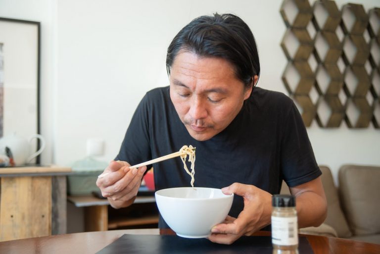 Japanese man follows a “decision-free” lifestyle for 15 years to clear his mind