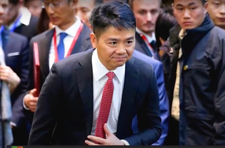 Billionaire Richard Liu pays back $1,400 to each of his home villagers as a “Thank You” gift for funding his education at university 35 years ago